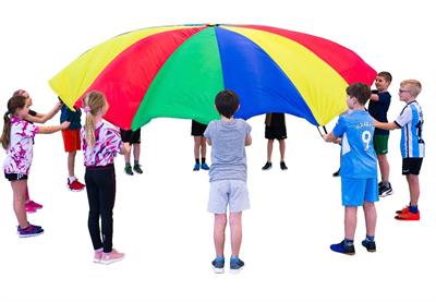 Zwaaidoek / parachute 7m met 24 sponsrubberen ballen (leskist)