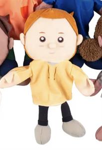 Kind met lichtbruin kort haar en gele hoodie (handpop)